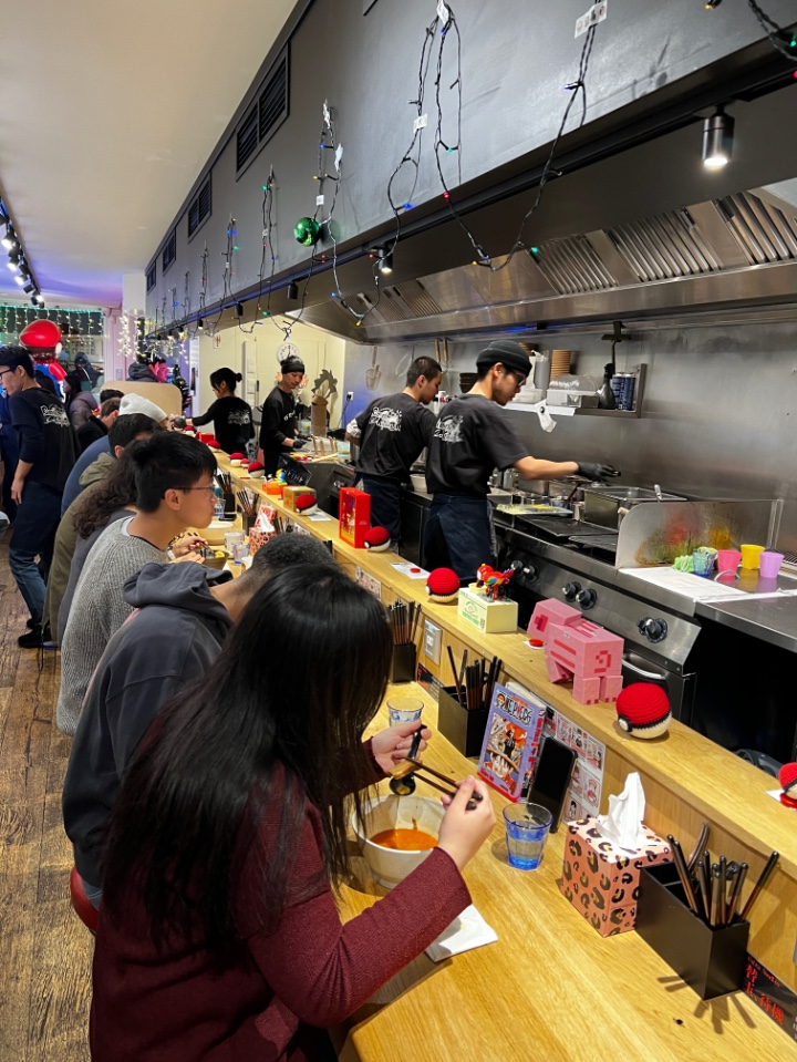 people eating inside ramen kingdom amsterdam