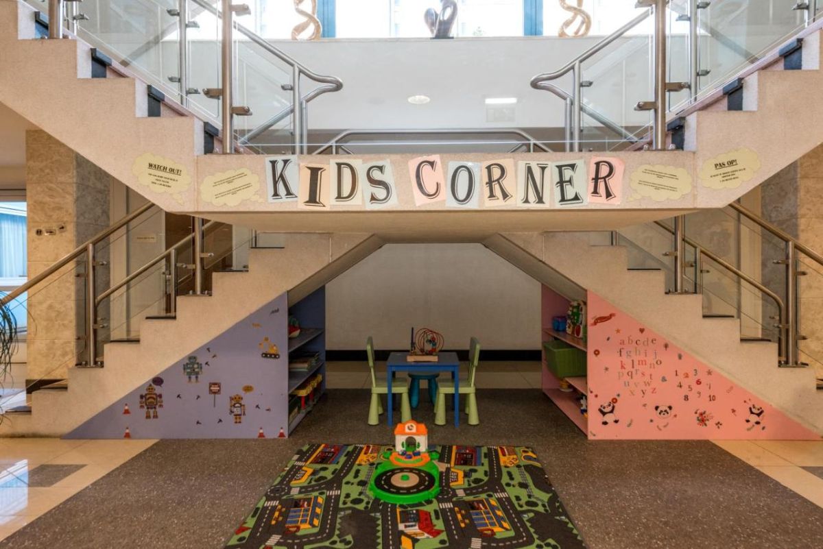 family friendly hotel with kids corner in amsterdam