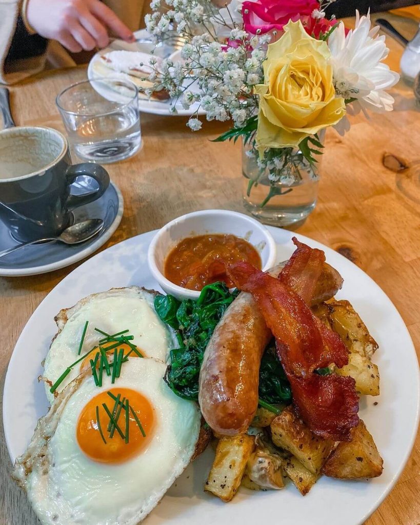 15 Hidden Breakfast Gems in Amsterdam (And 1 to Avoid!)