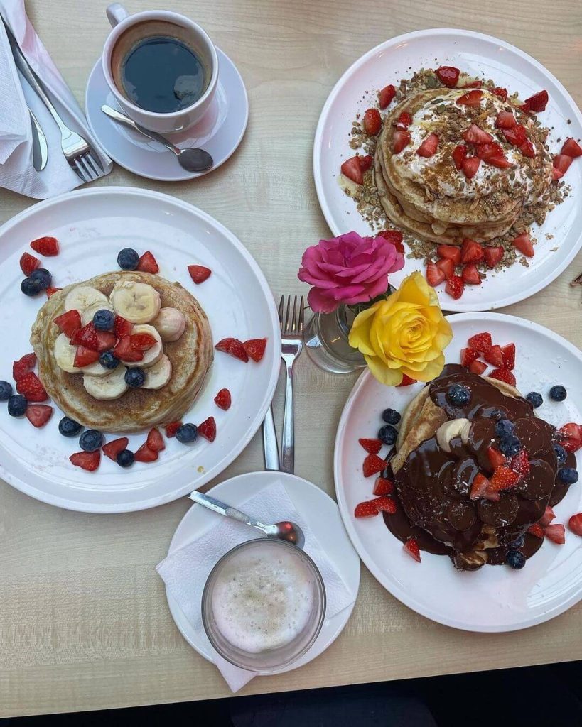 15 Hidden Breakfast Gems in Amsterdam (And 1 to Avoid!)