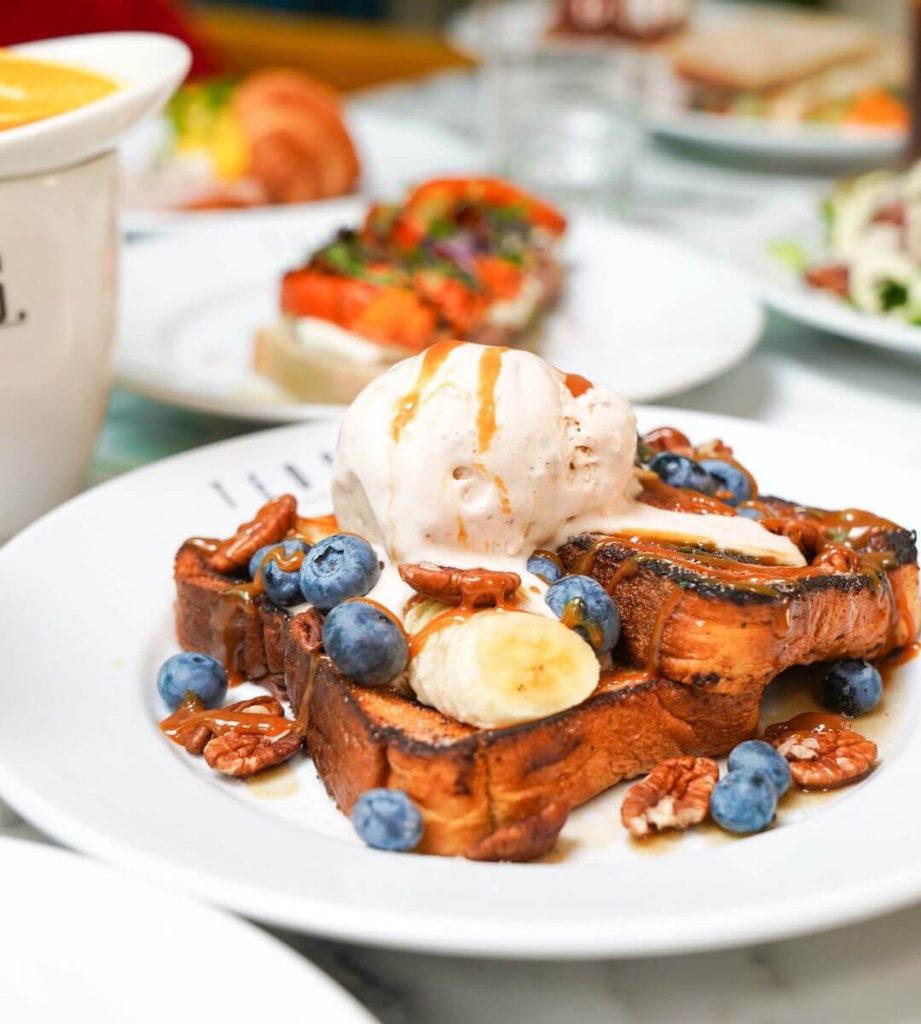 15 Hidden Breakfast Gems in Amsterdam (And 1 to Avoid!)