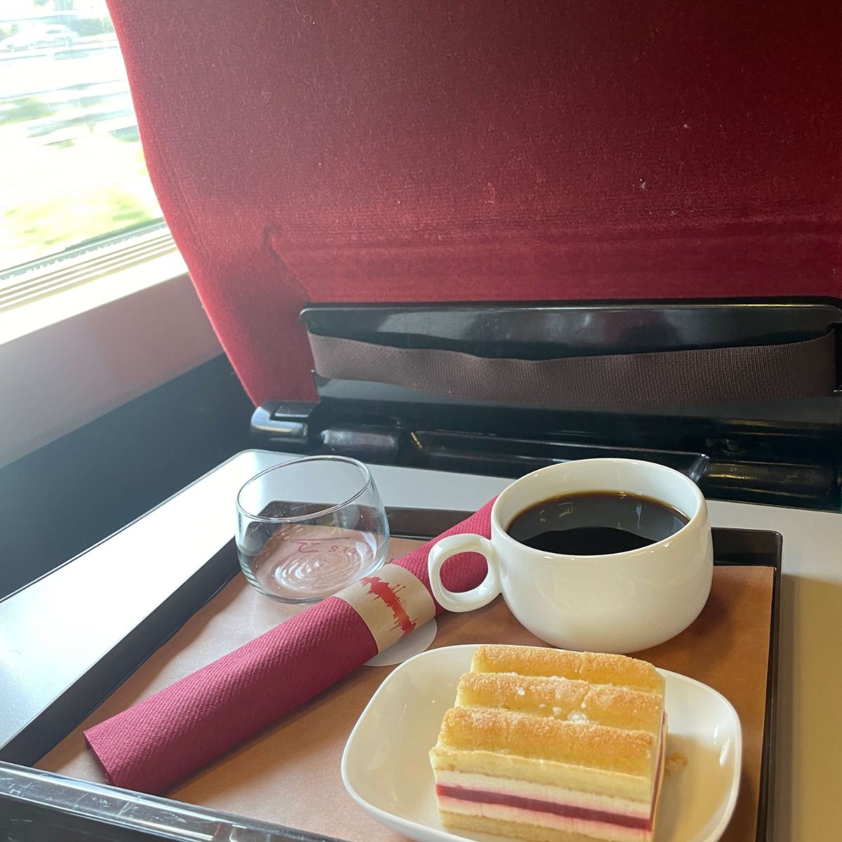 dessert in train