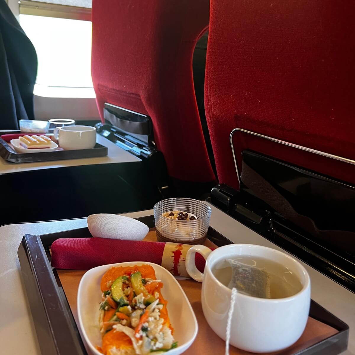 thalys meal with tea